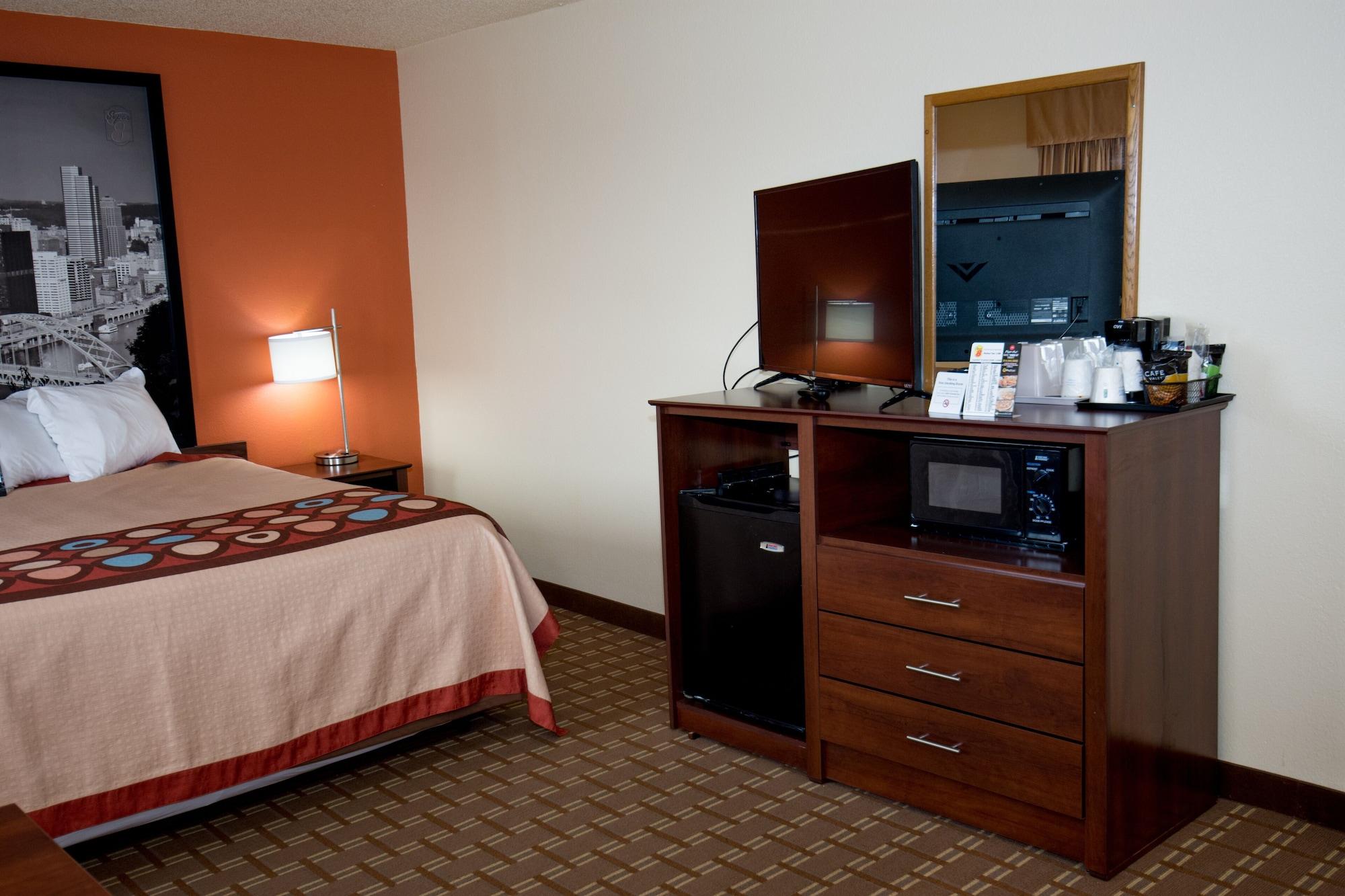 Hotel Super 8 By Wyndham Altoona Esterno foto