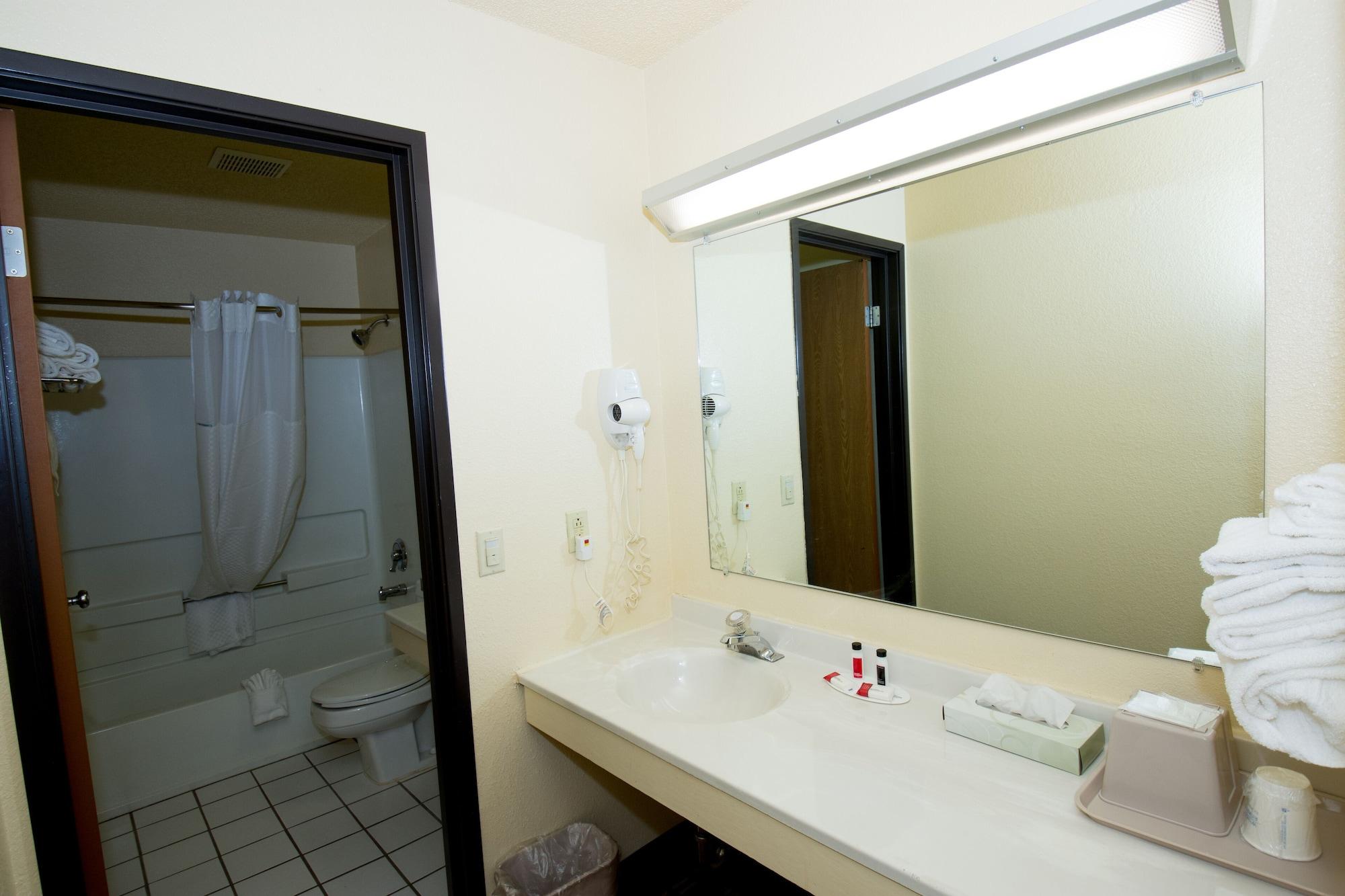 Hotel Super 8 By Wyndham Altoona Esterno foto