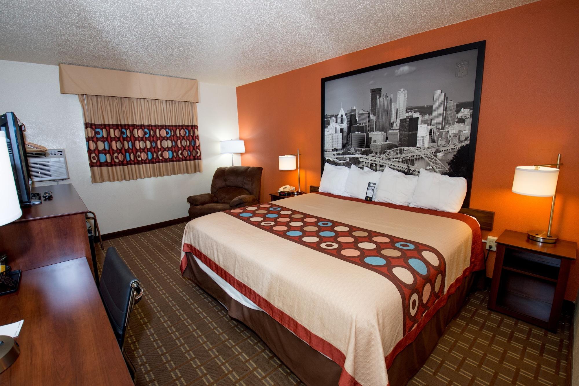Hotel Super 8 By Wyndham Altoona Esterno foto