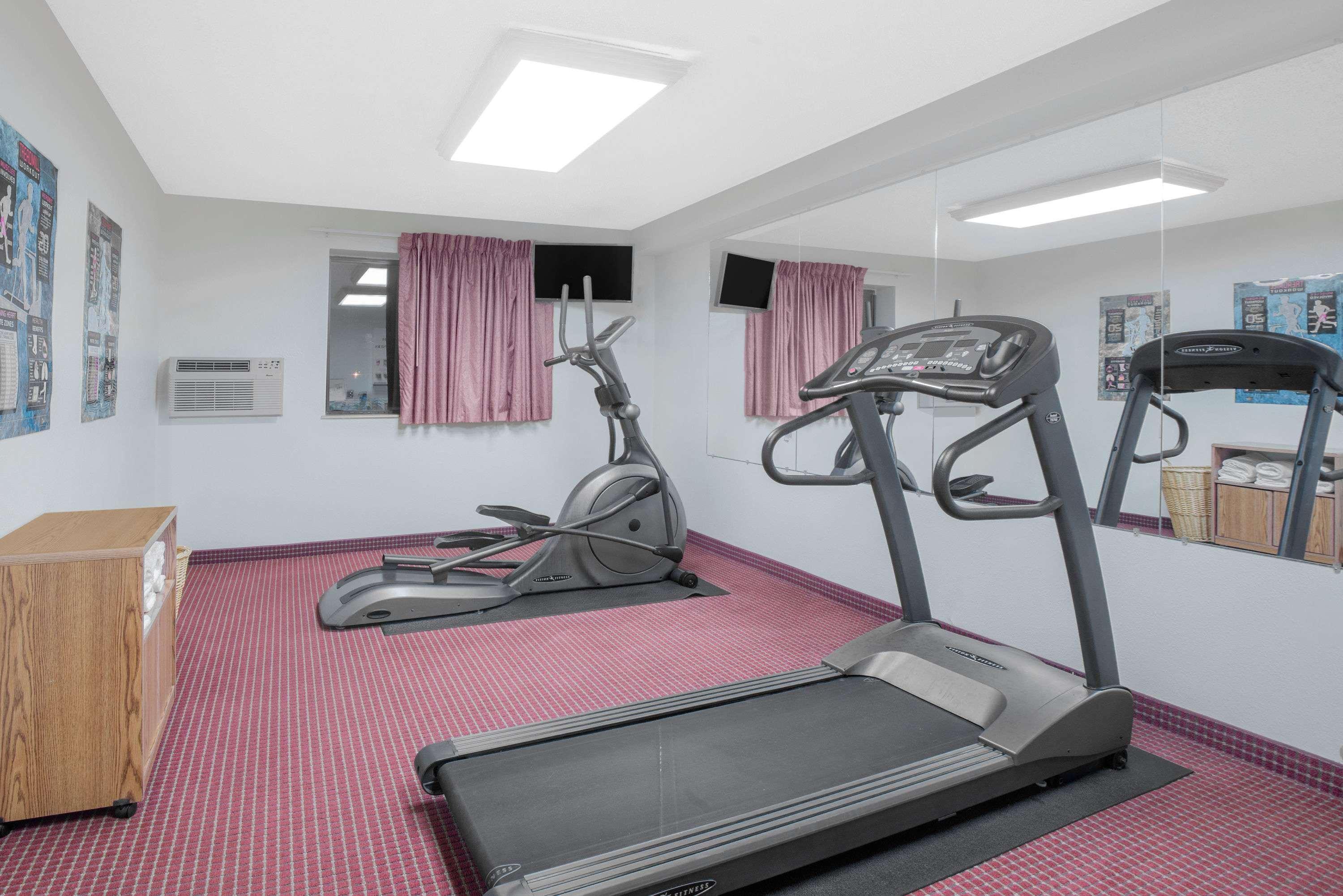 Hotel Super 8 By Wyndham Altoona Esterno foto