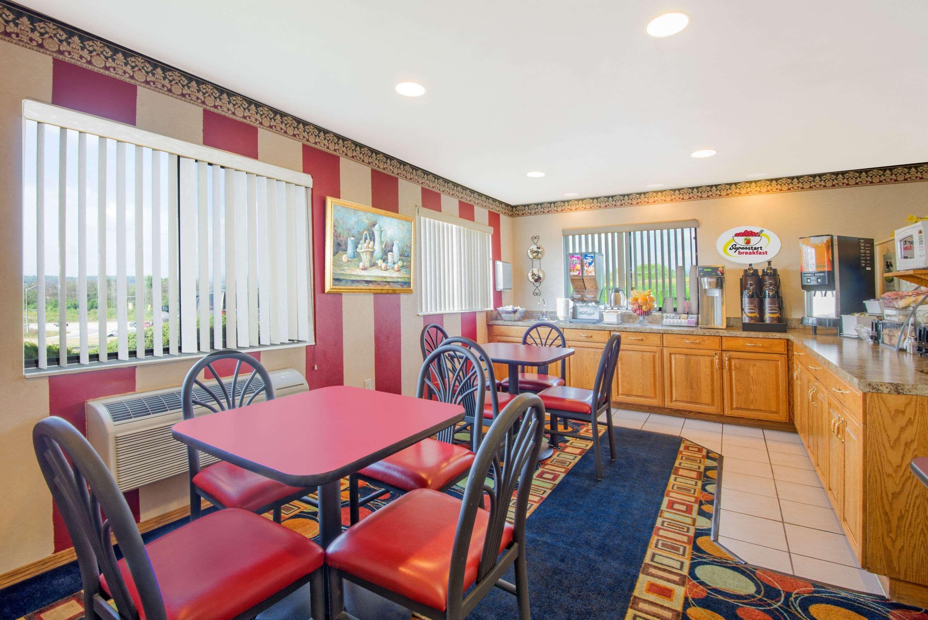 Hotel Super 8 By Wyndham Altoona Esterno foto