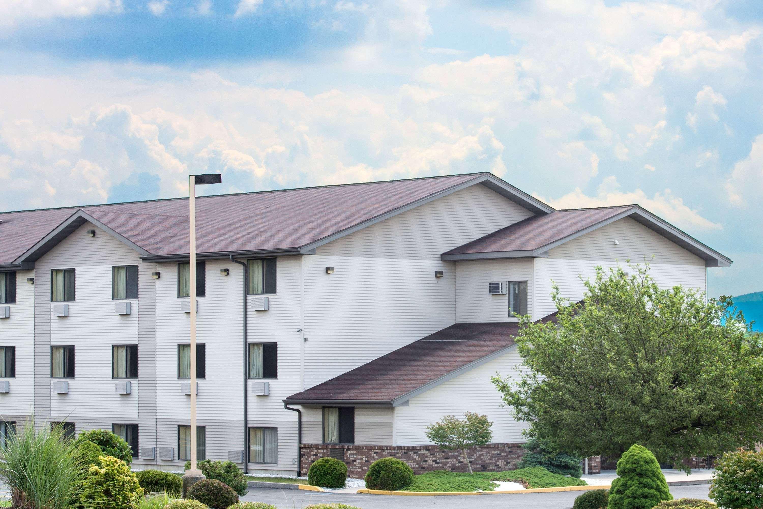 Hotel Super 8 By Wyndham Altoona Esterno foto