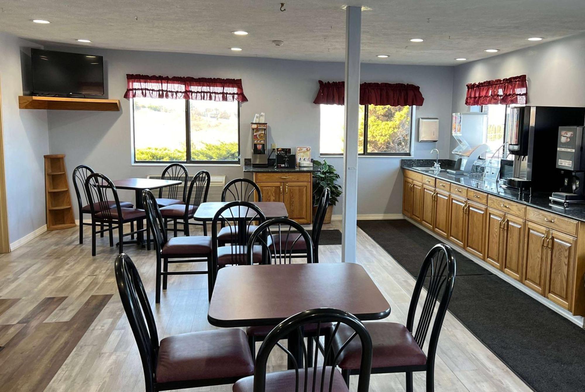 Hotel Super 8 By Wyndham Altoona Esterno foto