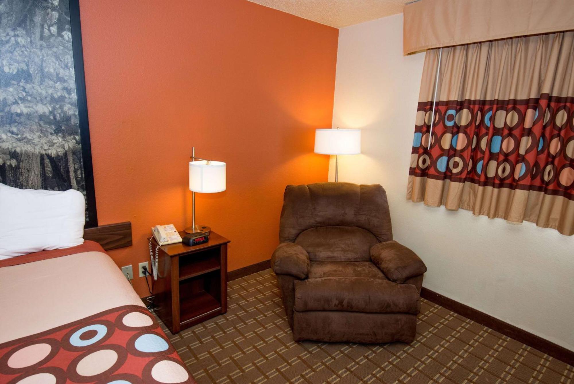 Hotel Super 8 By Wyndham Altoona Esterno foto